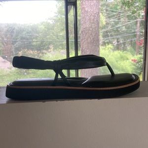 Brand new year n box puffy thong sandal. Super padded, comfy footbed!!